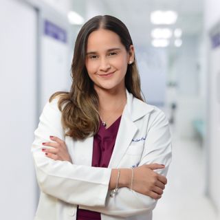 Acercar imagen: Camila León Cardona, Oftalmólogo Cali