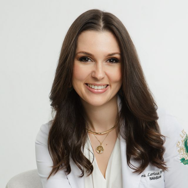 Larissa  Araújo Silva de Souza, Dermatologista São Paulo
