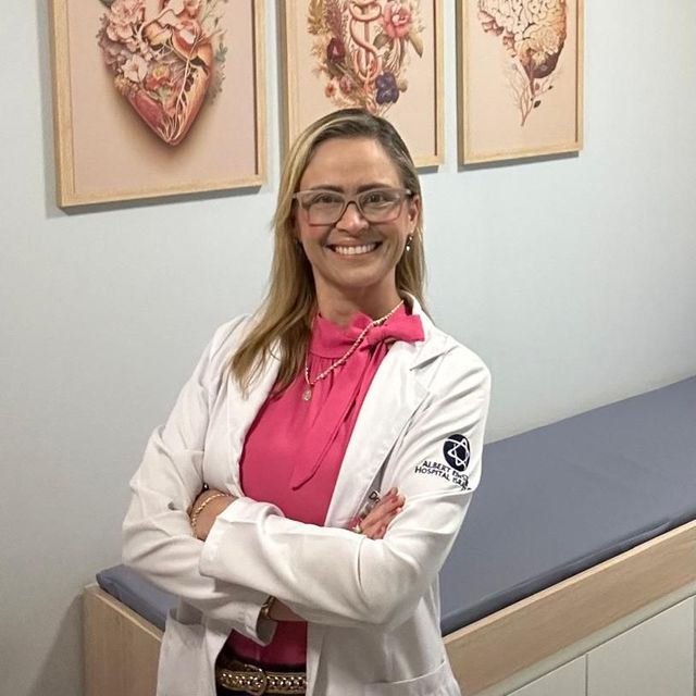 Juliana  Santos Bertges de Moura, Neurologista Volta Redonda