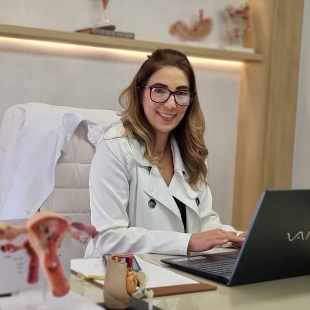 Ariadine P. De Oliveira, Ginecologista Maringá