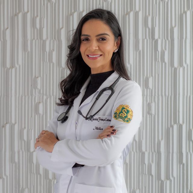 Jessica  França Caetano Brandão , Médico clínico geral Ipatinga