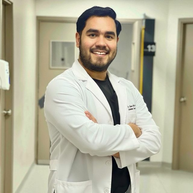 Julio Insignares Pareja, Internista Medellín