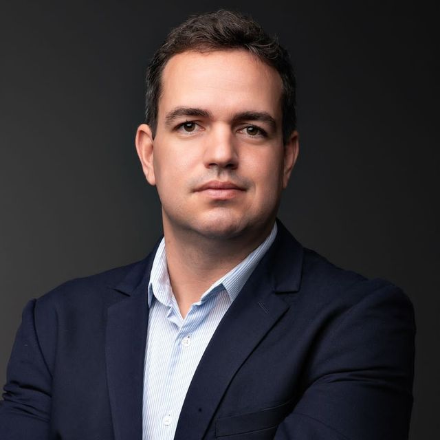 Milton Barbosa De Farias Neto, Ortopedista - Traumatologista João Pessoa