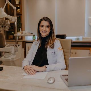 Ampliar imagem: Larissa Alves Aurich, Oftalmologista Vila Velha