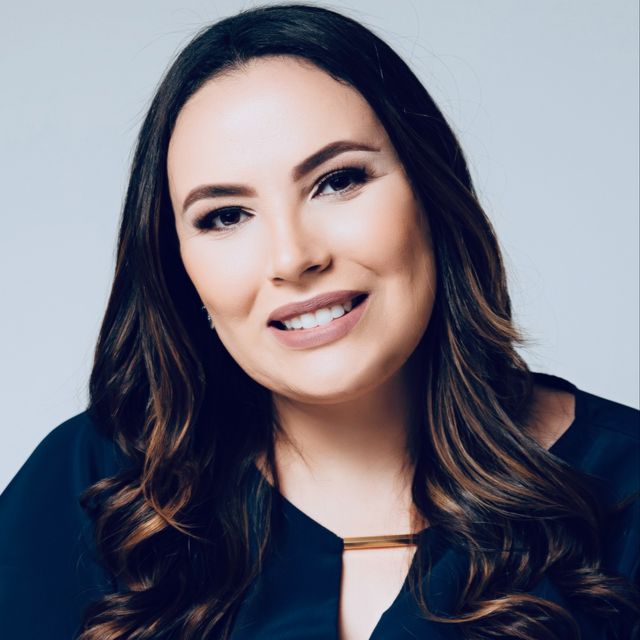 Cynthia Mairink, Dermatologista São João del Rei