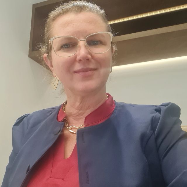 Manuela Radzinsky , Dentista Moema