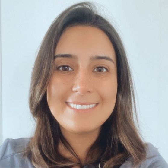 Nicole Valdivia Pichuante, Dentista Santiago