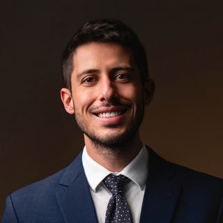 Luis Brunello, Cirurgião plástico Curitiba