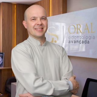 Ampliar imagem: Emerson Gasperin, Dentista Curitiba