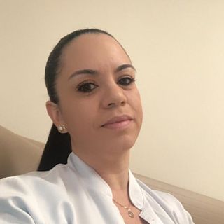 Ampliar imagem: Ana Elena  Mateos, Médico de família Curitiba