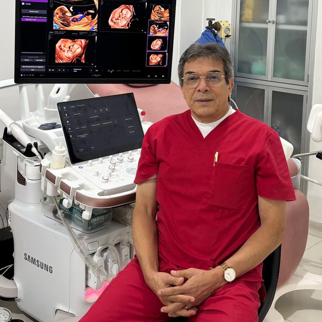 Carlos Alvarez Cabrera, Ginecólogo La Dorada