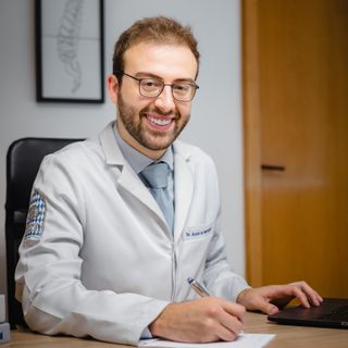 Ampliar imagem: André de Mendonça, Neurocirurgião São Paulo