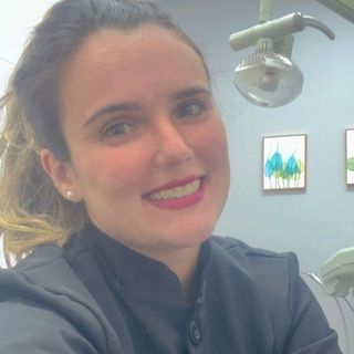 Ampliar imagem: Nathalia Schettini, Cirurgião buco-maxilo-facial Rio de Janeiro