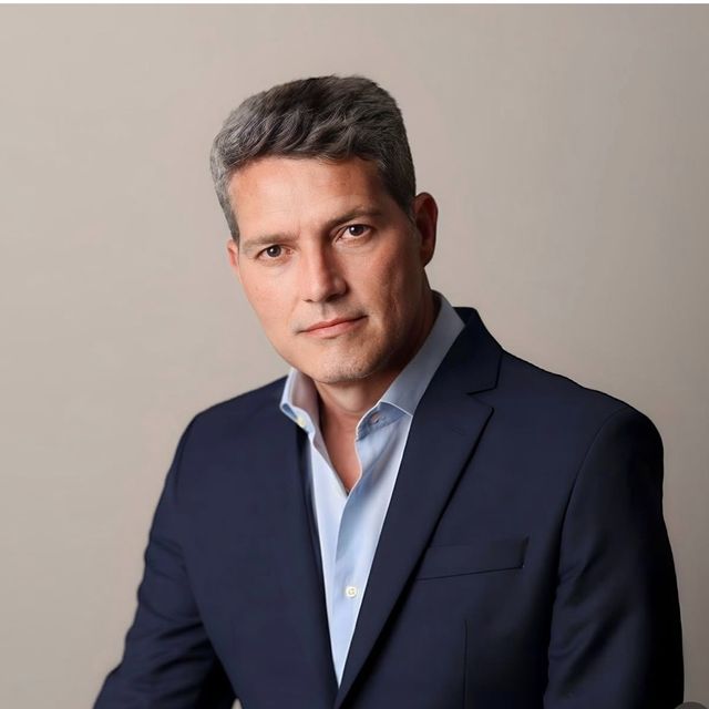 Esdras Zanoni, Coloproctologista Curitiba