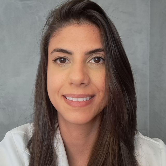 Sílvia Ker Marques Gouvêa