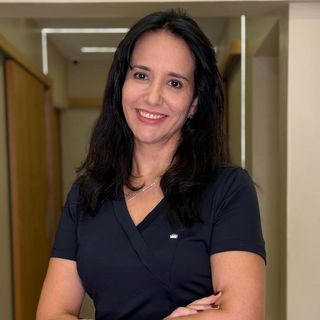 Ampliar imagem: Januária Calvo, Dentista Brasília