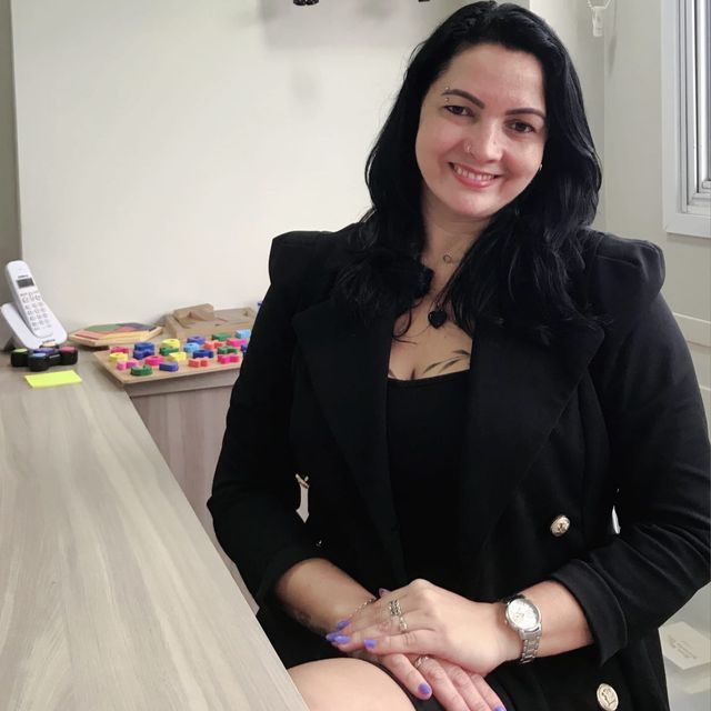 Riziane  Oliveira , Psicólogo Duque de Caxias
