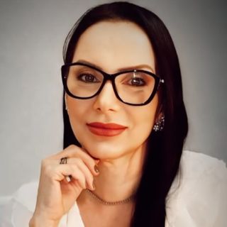 Ampliar imagem: Marcela  Modenesi Gobira , Especialista em Medicina Estética Teixeira de Freitas