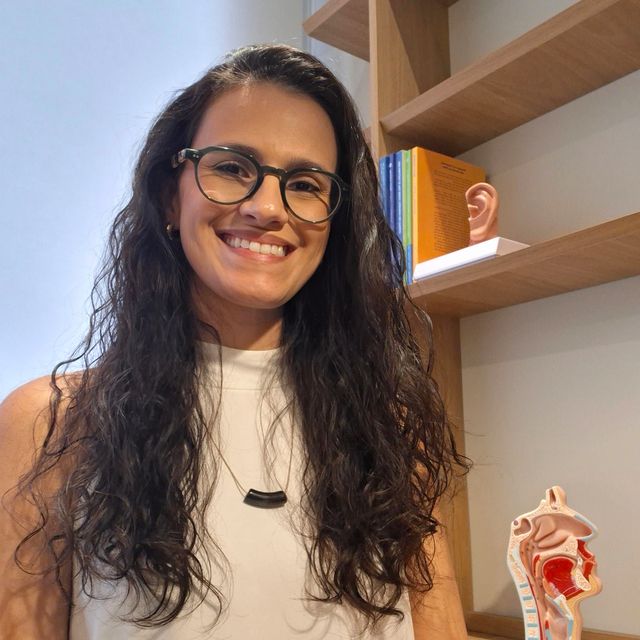 Aline Cunha Crisóstomo, Otorrino Niterói