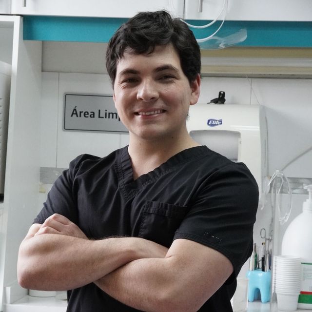 Roberto Iglesias Cerda, Dentista Santiago