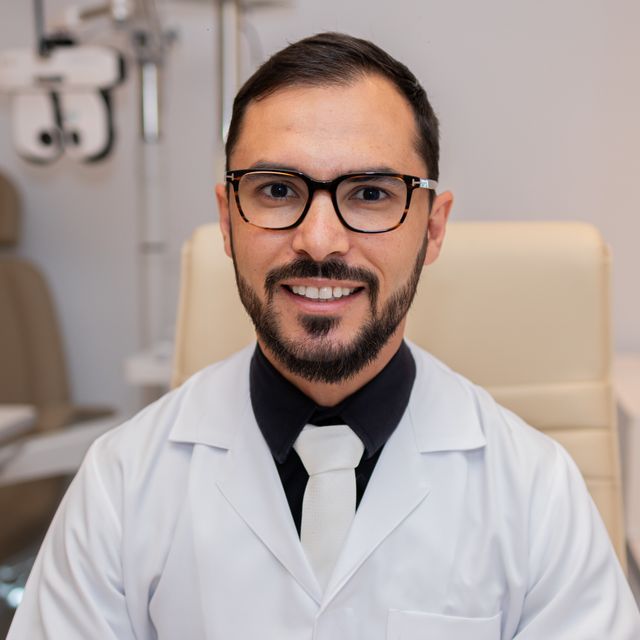 Douglas Aquino, Oftalmologista Porto Alegre