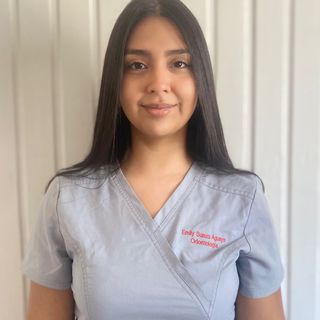 Acercar imagen: Emily Dominique  Suazo Aguayo, Dentista Temuco