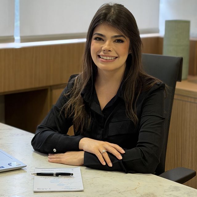 Monique Alves, Cirurgião da mão Porto Alegre