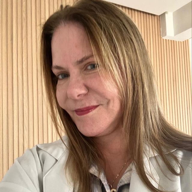 Fedra Emanuela Aquino Barreto, Gastroenterologista Salvador