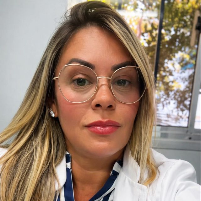 Juliana  Carreira Cardoso dos Santos , Médico clínico geral Rio de Janeiro