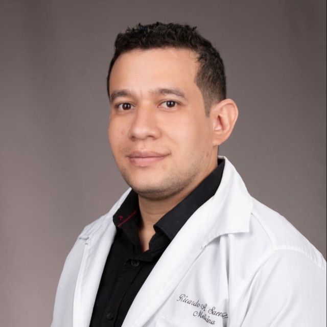 Ricardo Augusto Saenz Victoria, Médico general Bello