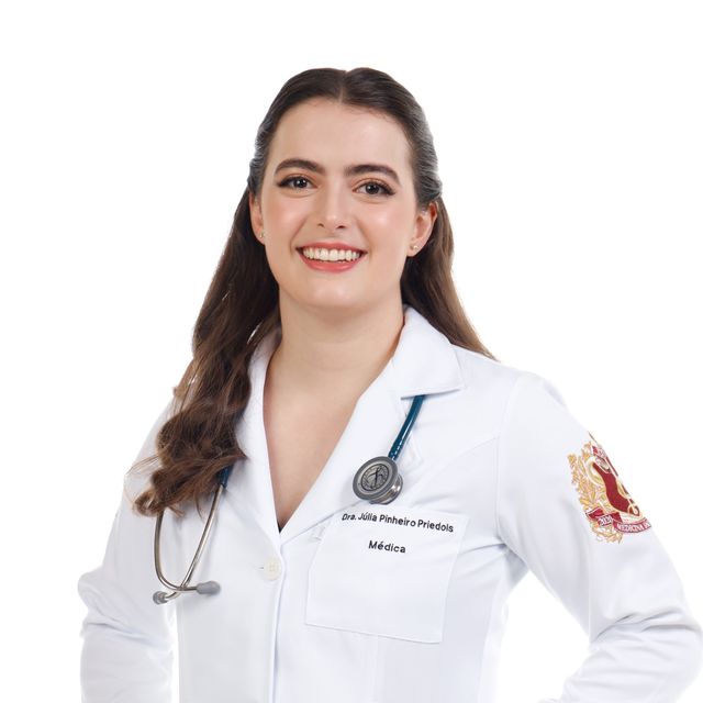 Julia  Pinheiro Priedols, Médico clínico geral Rio de Janeiro