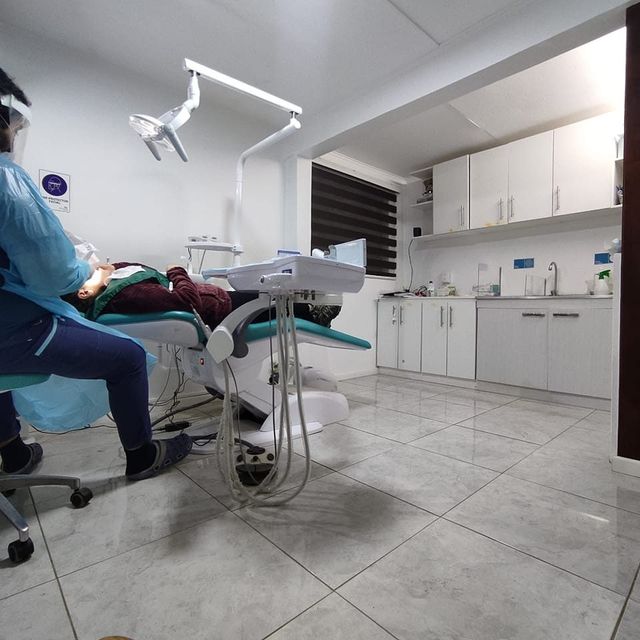 Carlos  Hohmann, Dentista Valdivia