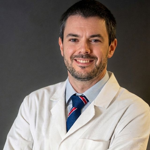 Roberto Olmos Borzone, Endocrinólogo Santiago