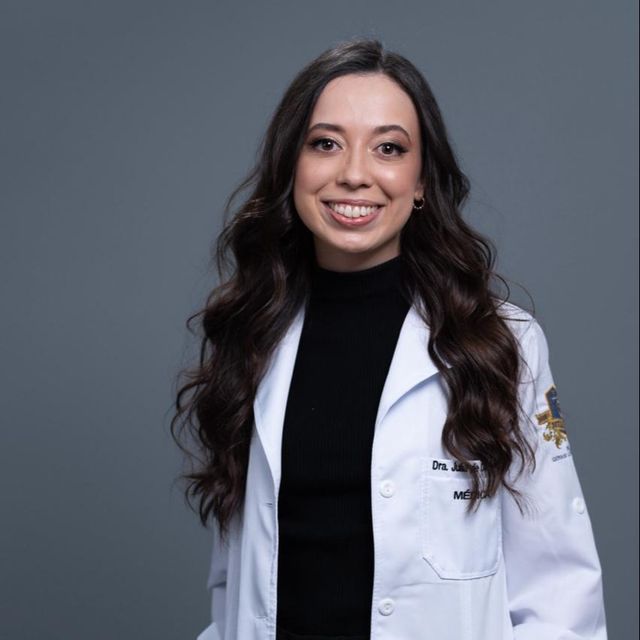 Julia  de Colo Lima, Ginecologista Curitiba