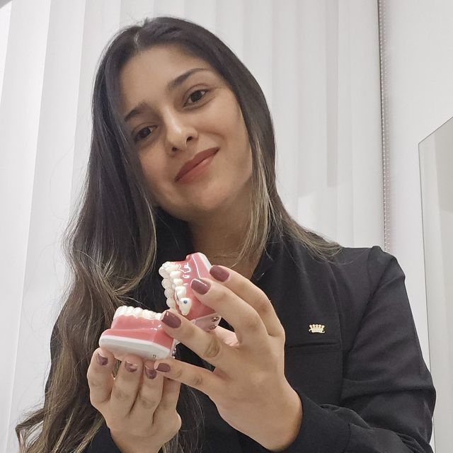 Ana Carolina Cáceres, Dentista Rio de Janeiro