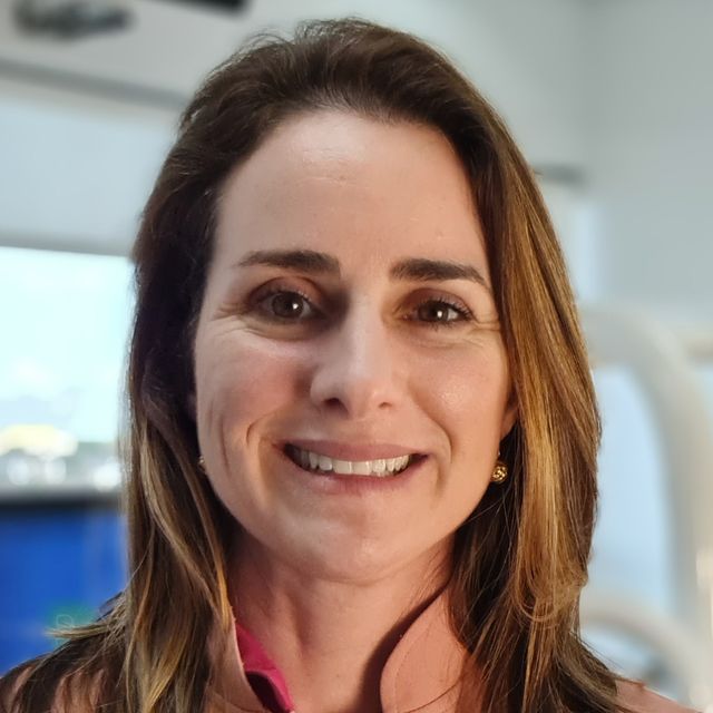 Luciana Conceição, Dentista Pelotas
