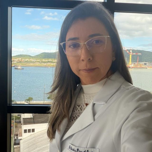 Carolina Pires De Almeida Queiroz, Geriatra Santos