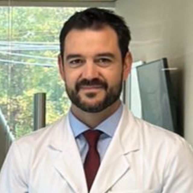 Selim Ignacio Abara Caussade, Traumatólogo Santiago