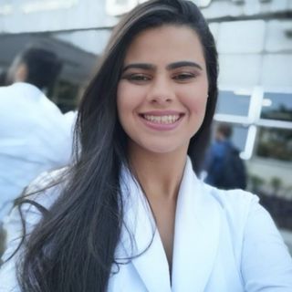 Dra. Ana Carolina Lopes Santiago