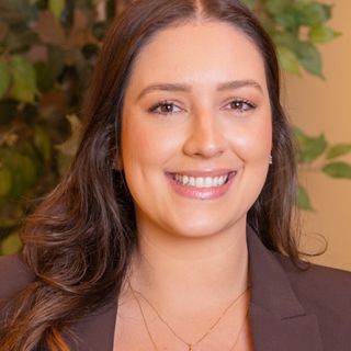 Dra. Bruna Bueno Biondi  Sundfeld Bombonato 