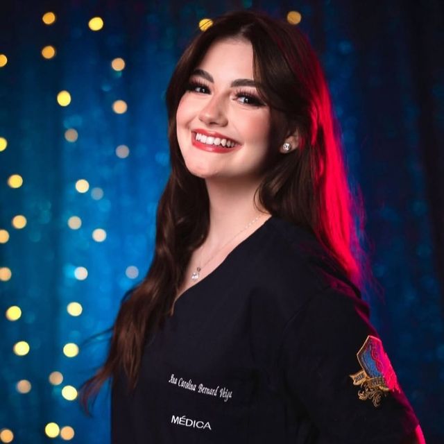 Ana Carolina Bernard Veiga ., Ginecologista São José Dos Pinhais