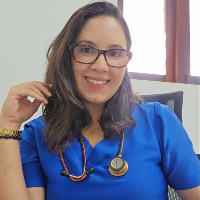 Wilnika Barros, Especialista em Clínica Médica Caruaru