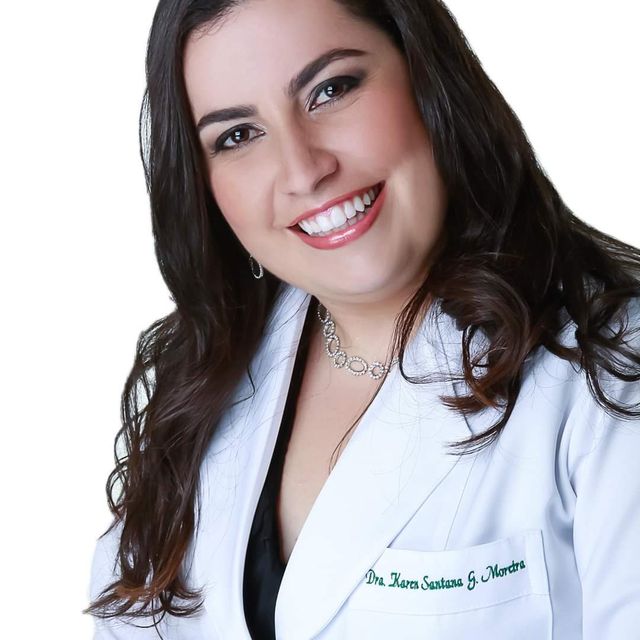 Karen Santana G Moreira, Especialista em Clínica Médica Uberaba