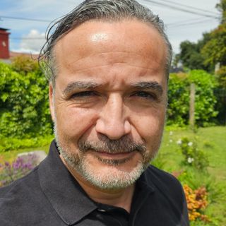 Dr. Paulo Paredes Barrera