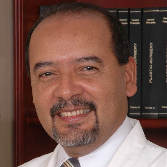 Freddy Rodríguez García, Cirujano plástico Barranquilla