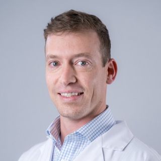 Acercar imagen: Ernesto Ewertz Miquel, Traumatólogo Santiago