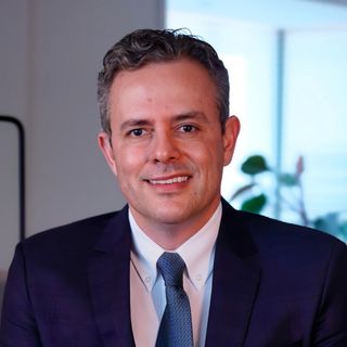 Ampliar imagem: Christian Macedo, Cirurgião plástico Florianópolis