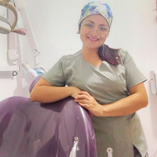 Lucero Lujan Aliaga, Dentista Trujillo
