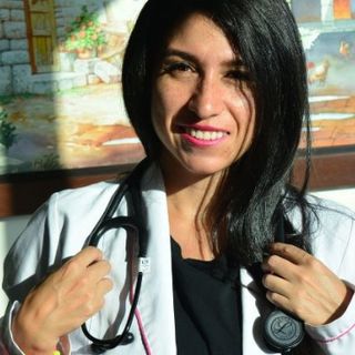 Catherine Luengas Del Giudice, Medico alternativo Medellín