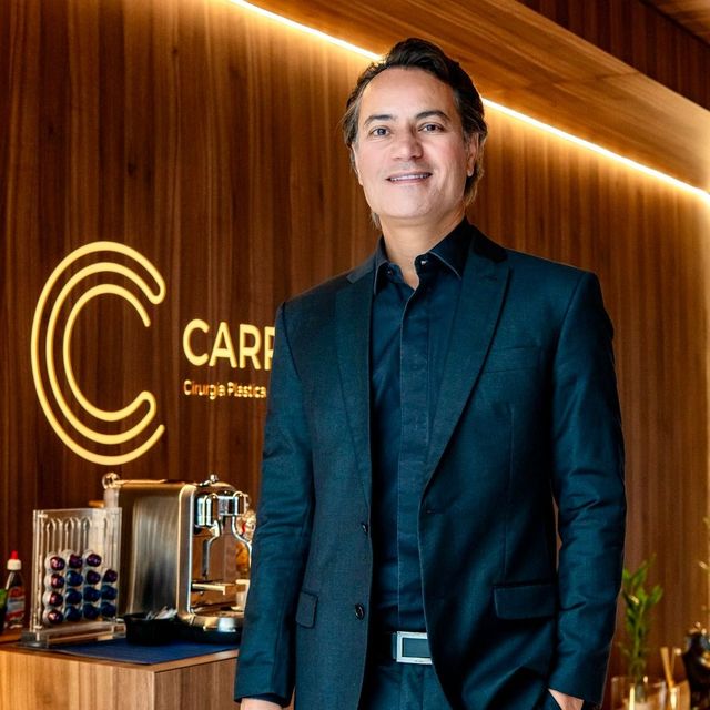 Alieksiei Correa Carrijo , Cirurgião plástico São Paulo